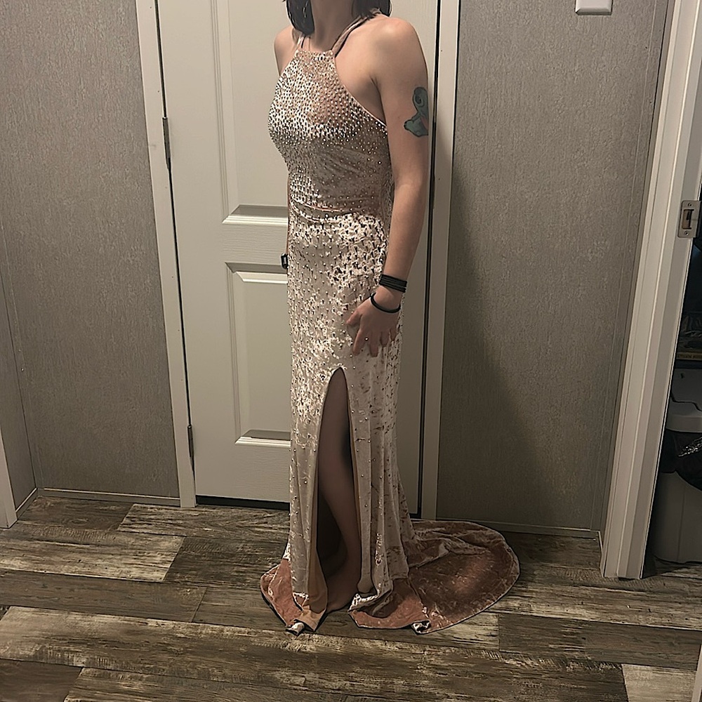Pink summer velvet David’s bridal prom dress with pearls and a slit